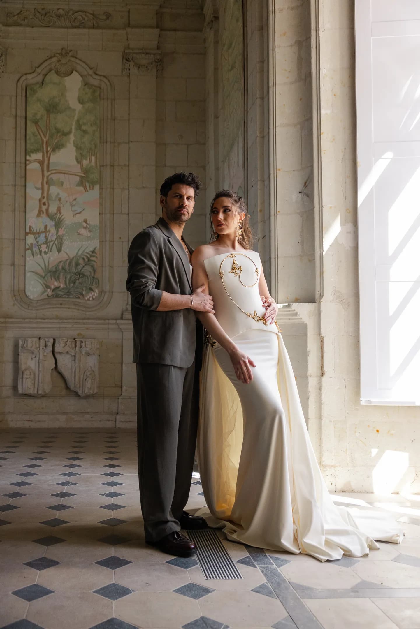 Documentary wedding photography on digital at Château de Jalesnes, France by Liza Holiarchuk.
