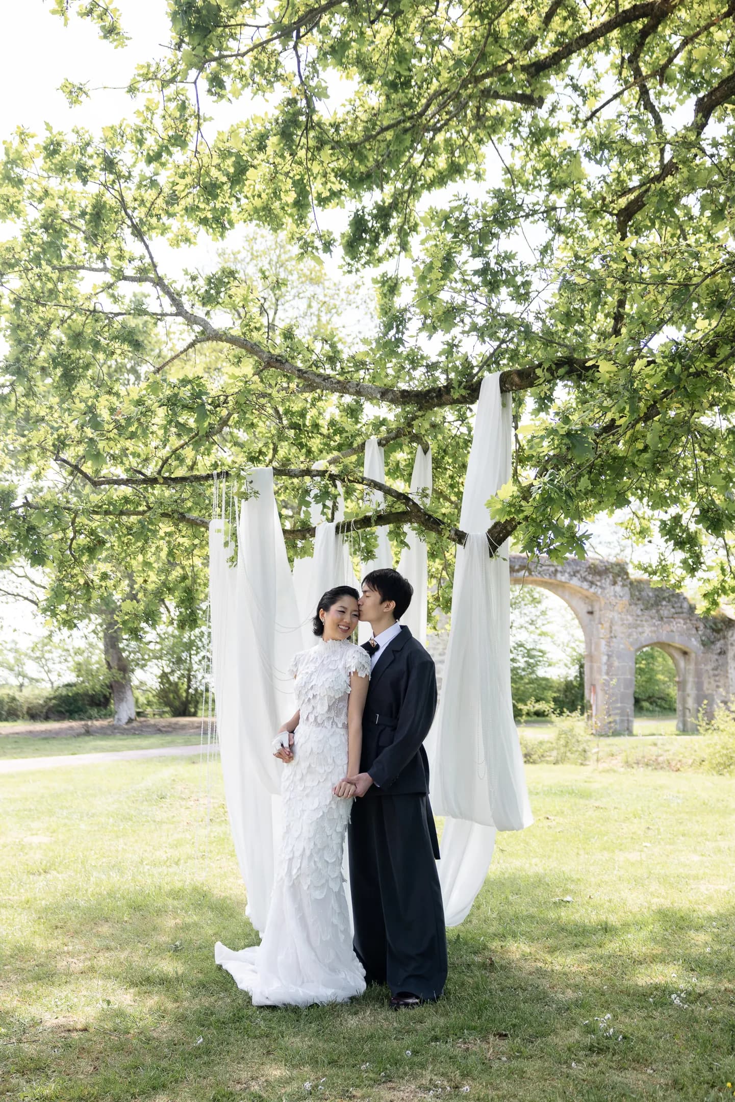Documentary wedding photography on digital at Le Domaine du Châtelier, France by Liza Holiarchuk.