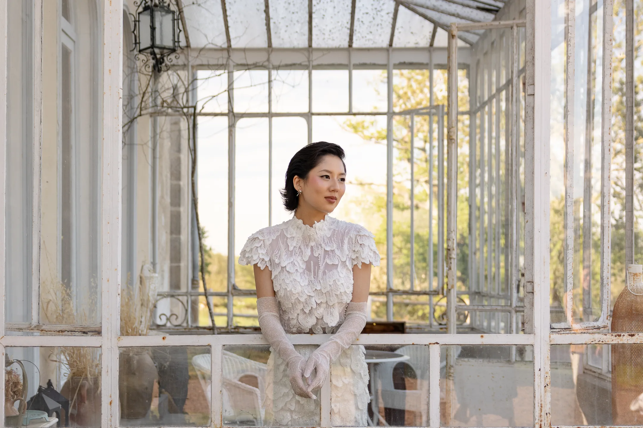 Candid wedding photography on digital in Paris, France by Liza Holiarchuk.