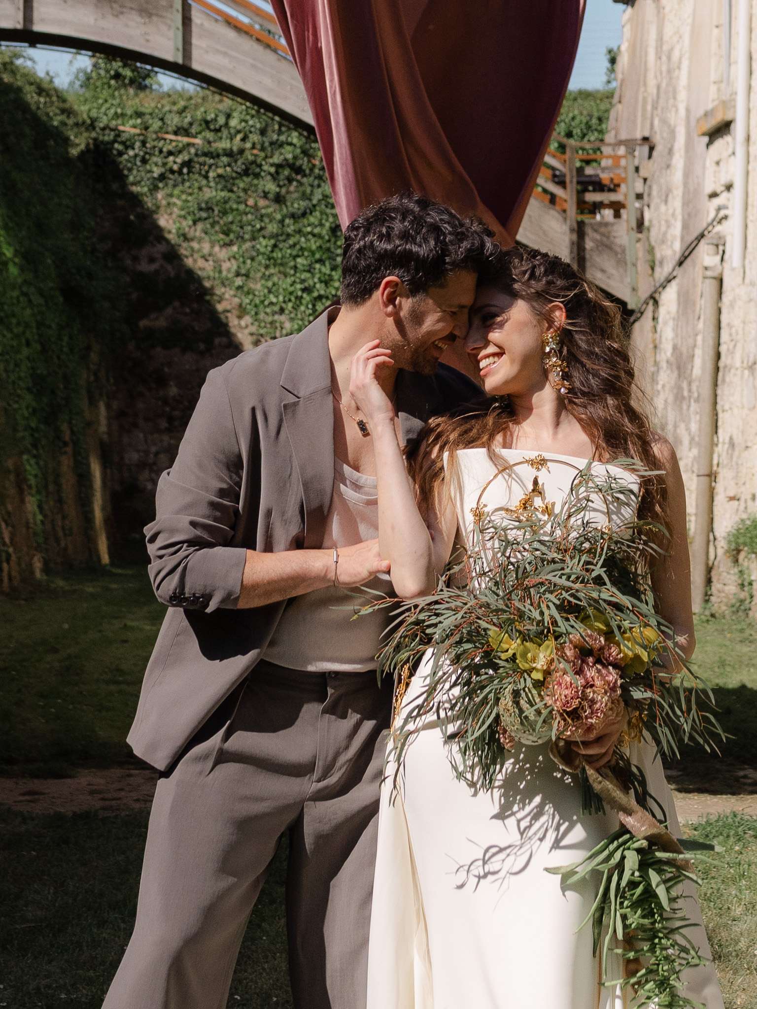 Documentary wedding photography on digital in Sintra, Portugal by Liza Holiarchuk.