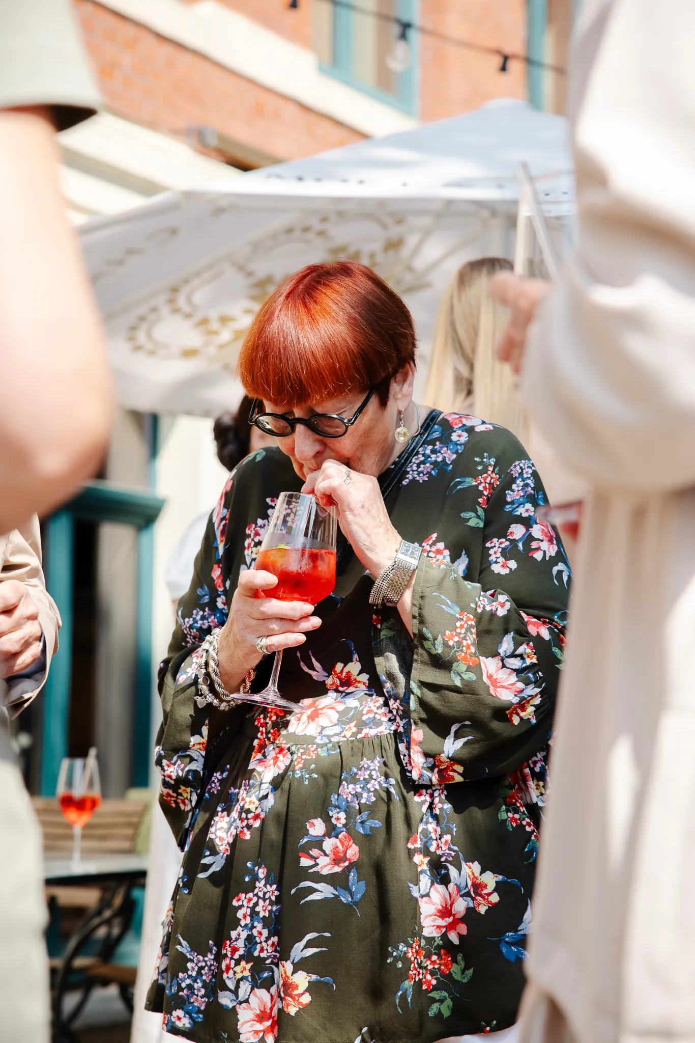 Candid wedding moment at Süllberg, Blankenese, Hamburg, Germany (photo 6)
