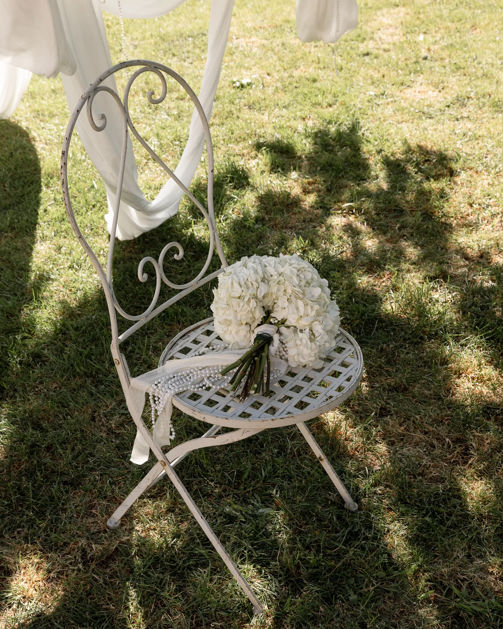 Ceremony detail at Le Domaine du Châtelier, France (photo 7)