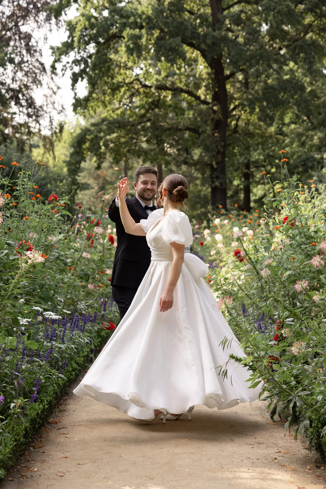 Candid wedding moment at Liebermann Villa, Berlin-Wannsee, Germany (photo 30)